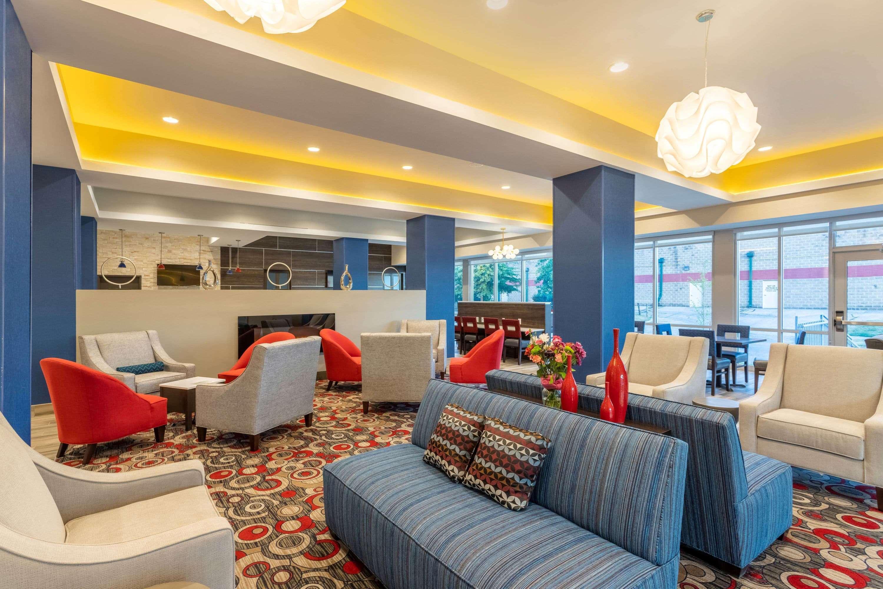 La Quinta Inn And Suites By Wyndham בלומינגטון מראה חיצוני תמונה